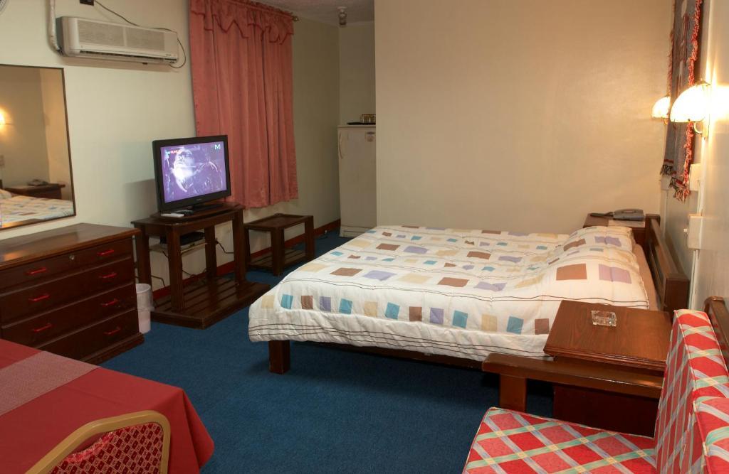 Phoenix Hotel Angeles Zimmer foto
